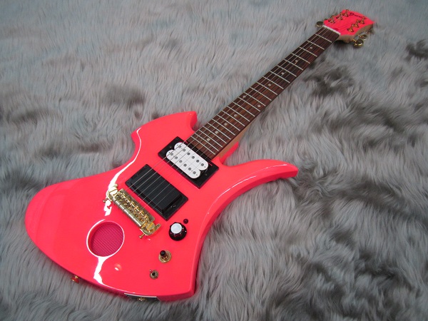 ギター/ベース】hideファンにはたまらないミニギター展示中！！｜島村