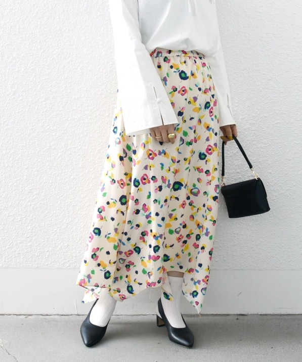 Lija フラワープリント スポーツスカート S/P ホワイト/マルチカラー