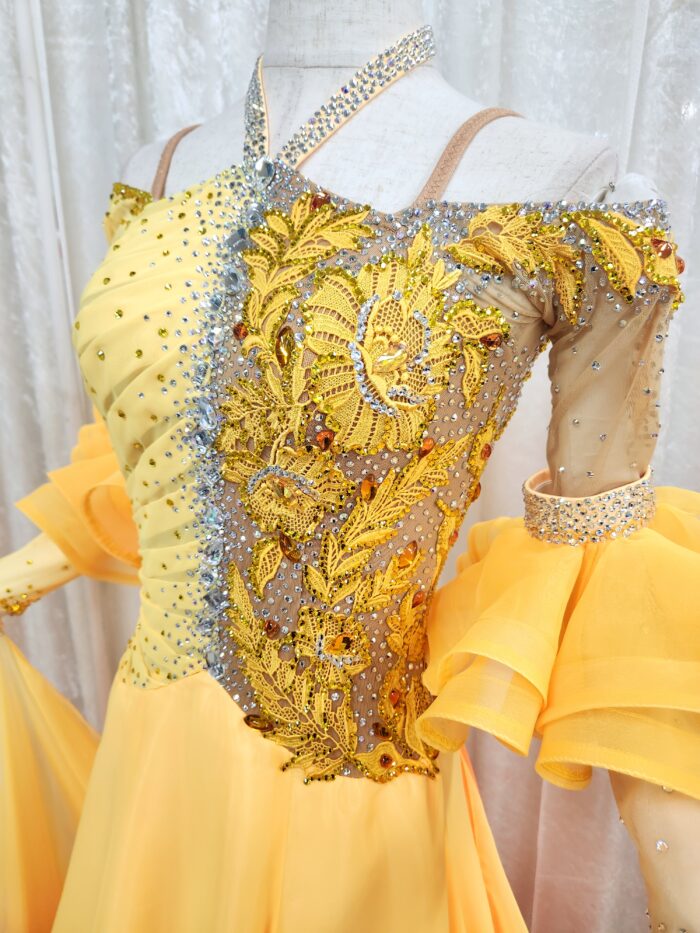 専門店が厳選】社交ダンスのスタンダードドレス5選！ぴったりな1着を