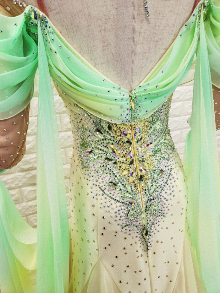 試着・レンタル・購入】社交ダンスドレス クリーム SMサイズ