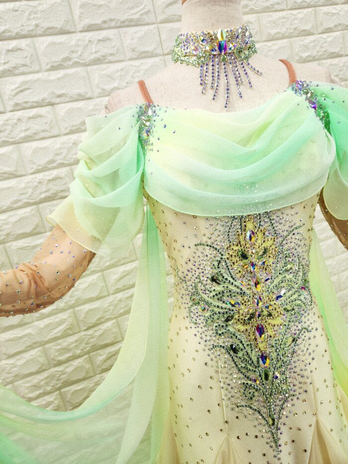 試着・レンタル・購入】社交ダンスドレス クリーム SMサイズ