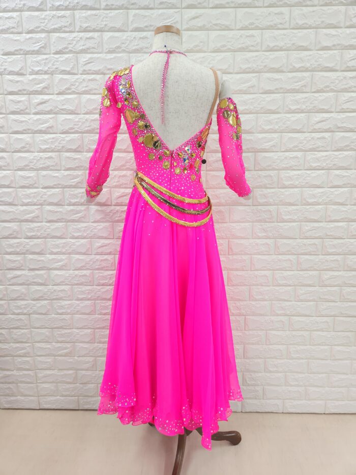 ピンクと金色の社交ダンスドレス（腕輪付き） ピンクと金色の社交