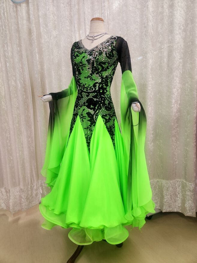 試着・レンタル・購入】ボディーが黒で引き締まってみえる蛍光グリーン