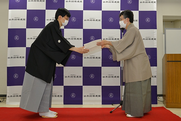 谷川浩司十七世名人「推戴状授与式」の模様｜将棋ニュース｜日本将棋連盟