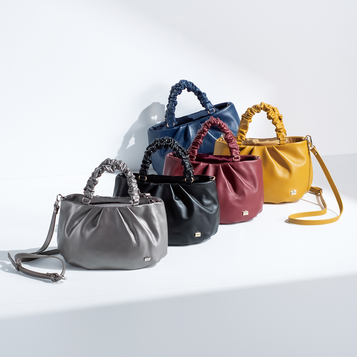 ラ・バガジェリー オールシープレザー ギャザーハンドル 2ウェイ