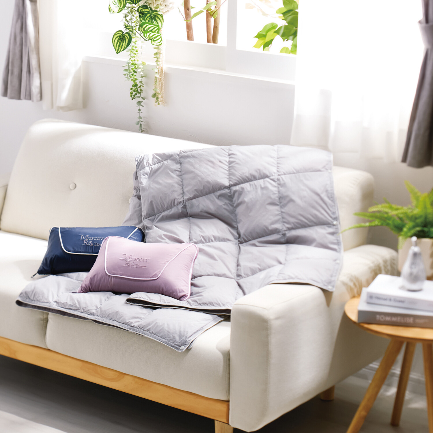 モスコビーリッチダウン 軽い・薄い・コンパクト！ 持ち運べるマルチ