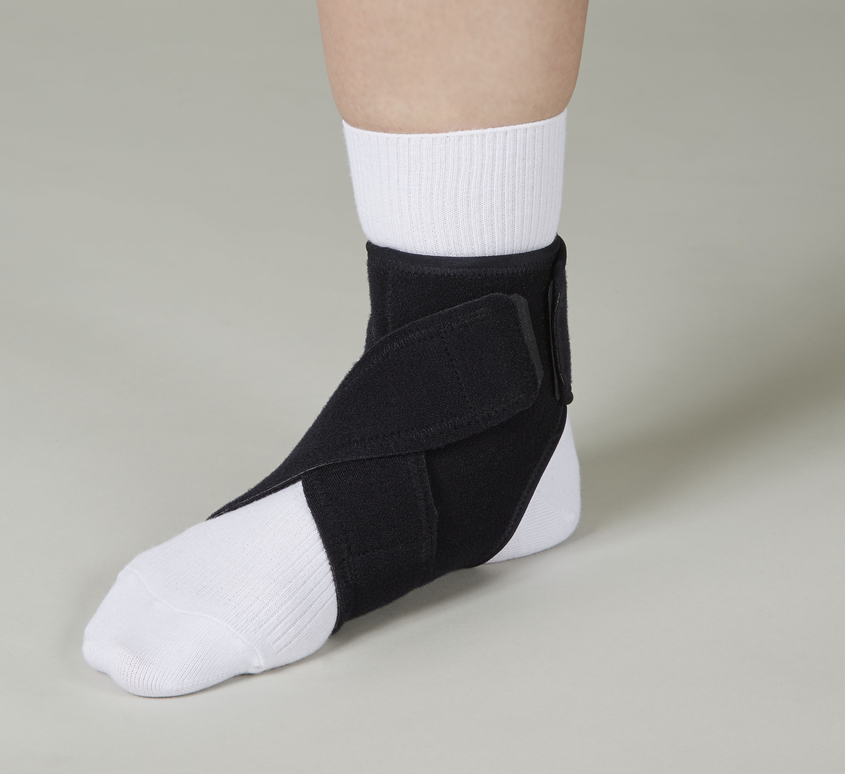 足関節用サポーター「ファシリエイドサポーター 足くびソフト」製品