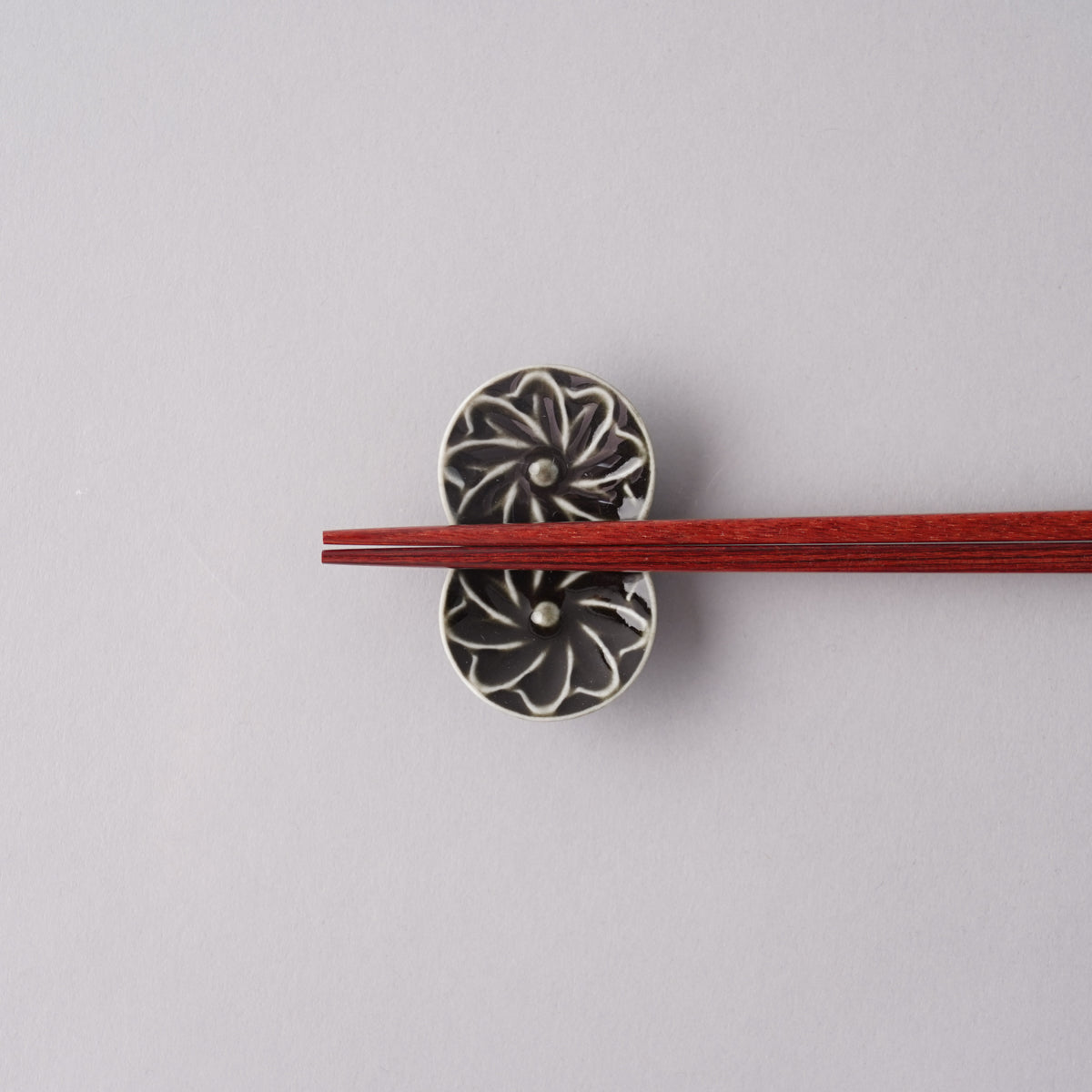 美濃焼 菊花彫 天開箸置き 4.5cmの通販｜Studio1156 – 【公式