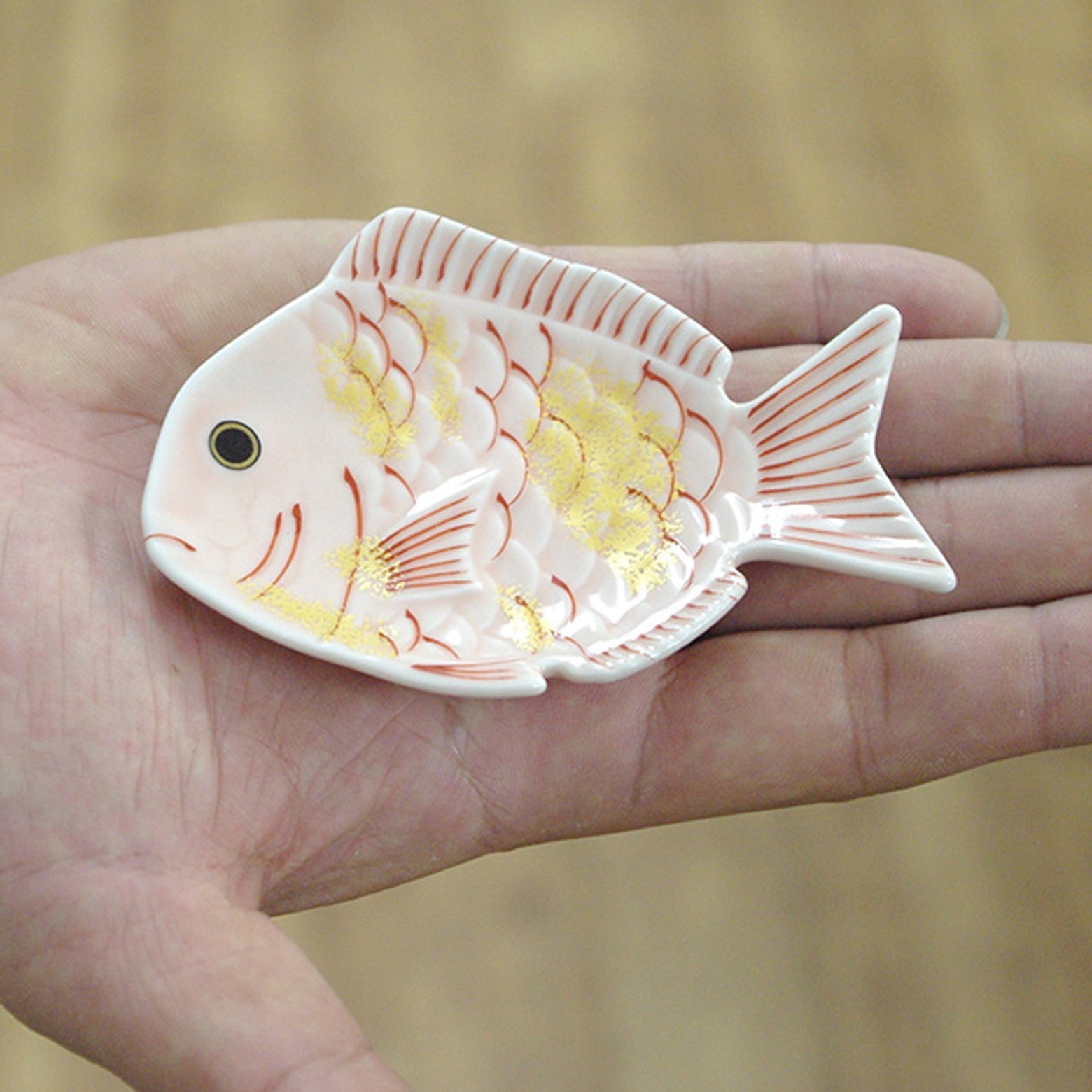 有田焼 錦 金叩き 鯛形小皿(ピンク) 10cm 幸楽窯の通販｜Studio1156