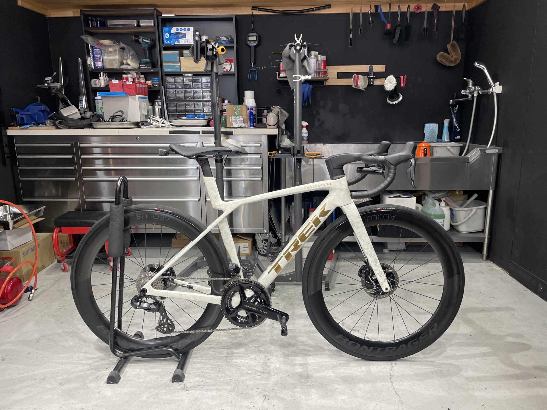TREK MADONE SLR GEN8 フレームセット × 納車 + コンポーネント移植 +