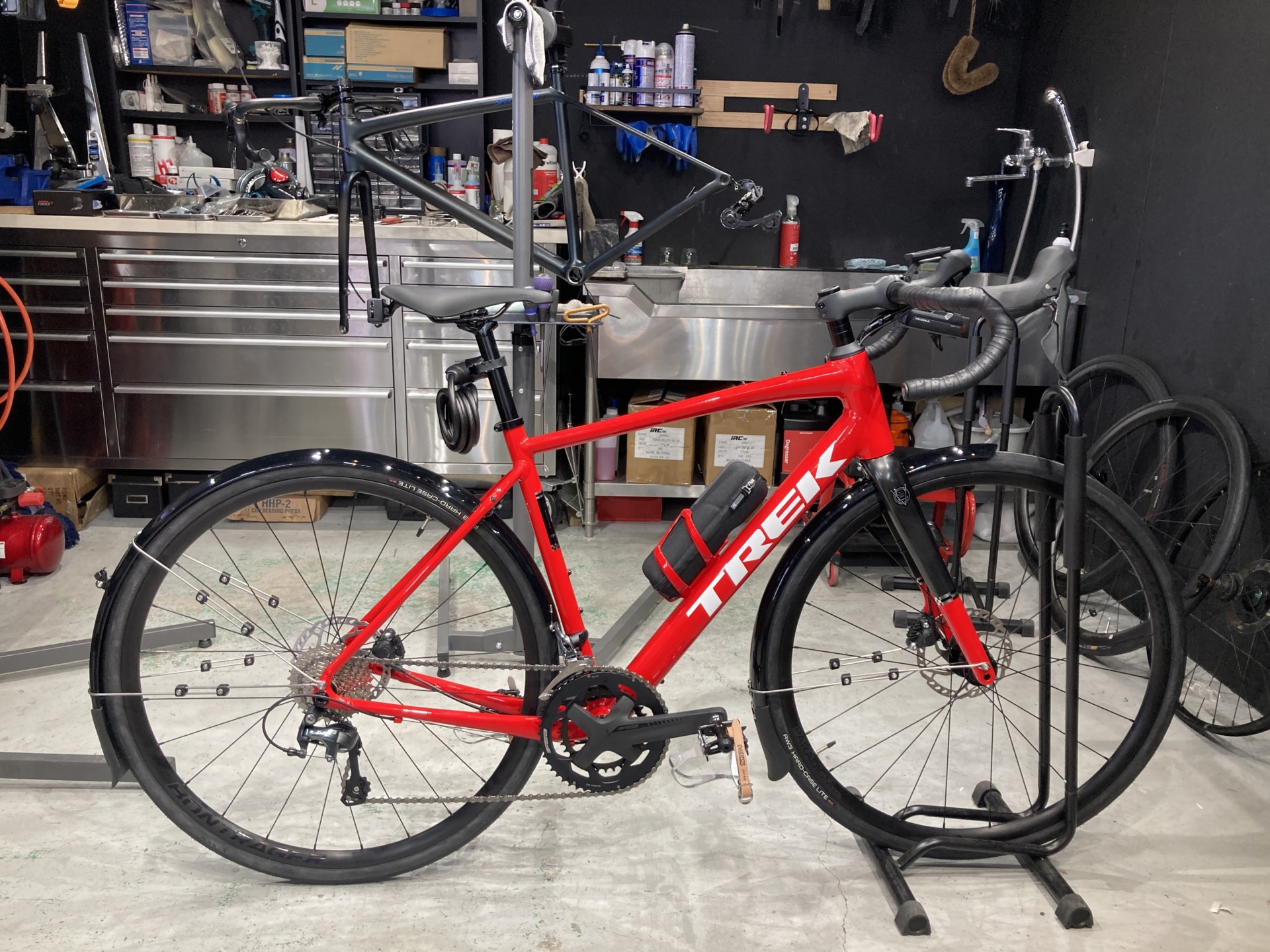 TREK Domane AL4 Gen4 × 納車 + パーフェクト組み立て + ガラス