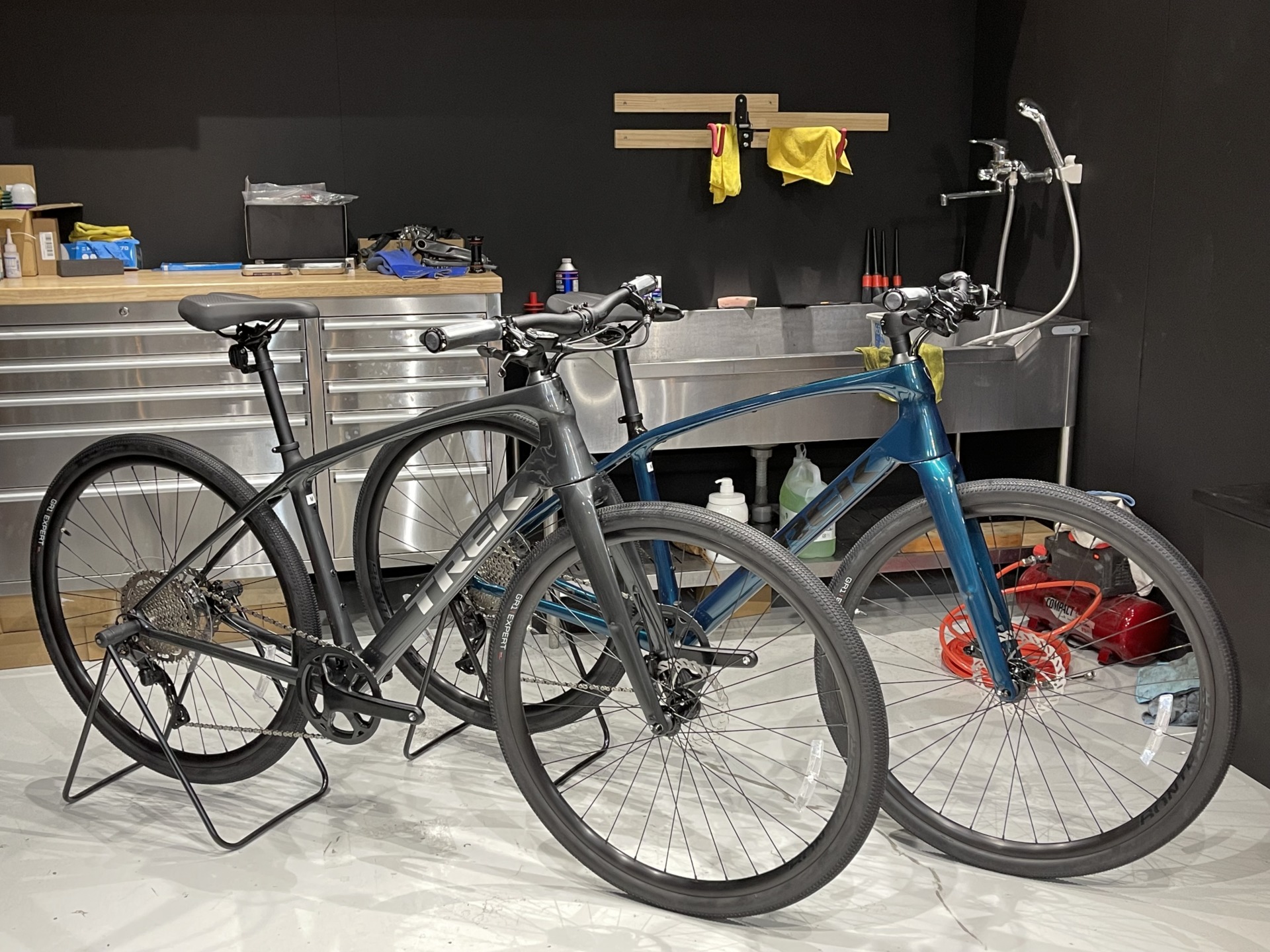 20万円台のフルカーボンクロスバイク”TREK FX SPORT 4”入荷しました