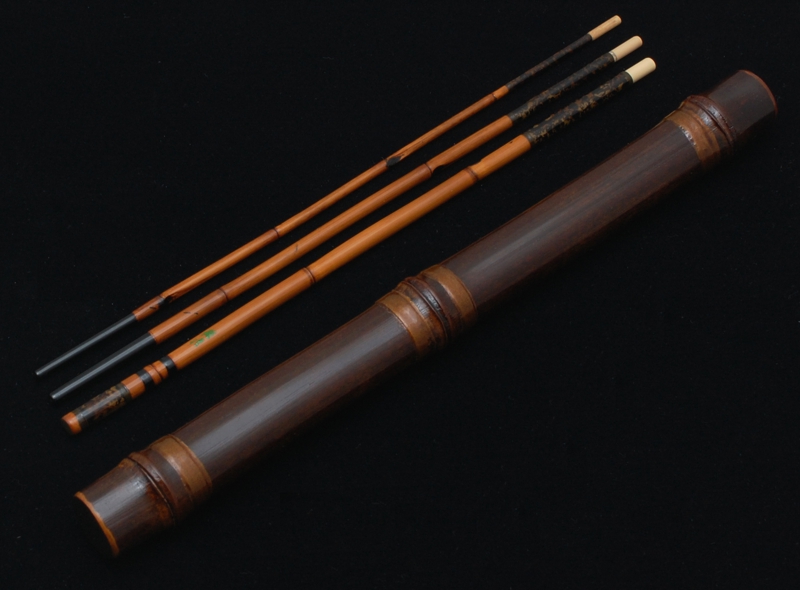 俊秀作 タナゴ竿 6寸元 4本継 64cm 高野竹 二節入 茶虫喰い塗り 黒竹