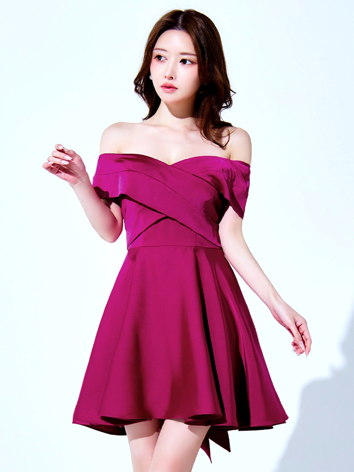 XS-Lサイズあり【Donia Quinn / ドニアクイーン】 シンプル/ オフ