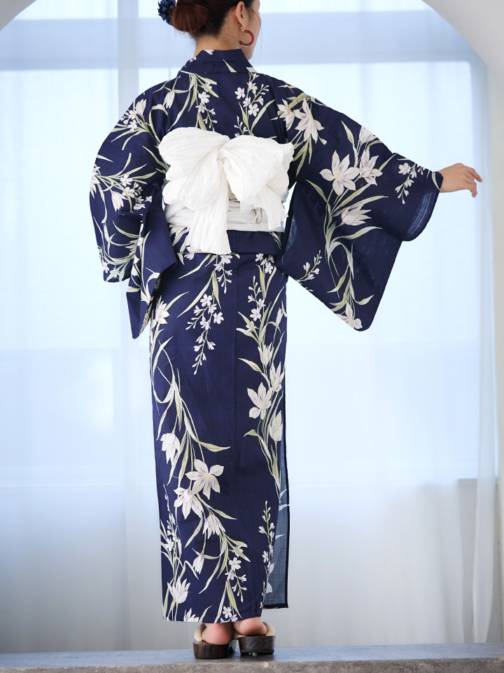 即日発送】ネイビー地x百合柄浴衣【浴衣3点セット 浴衣/帯/下駄