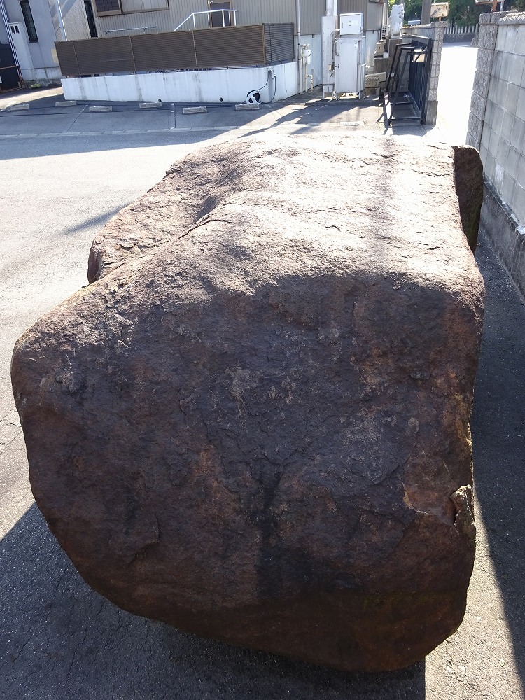 沓脱石 本鞍馬石の製品案内愛知県岡崎市の石灯篭・水鉢蹲など石材製品