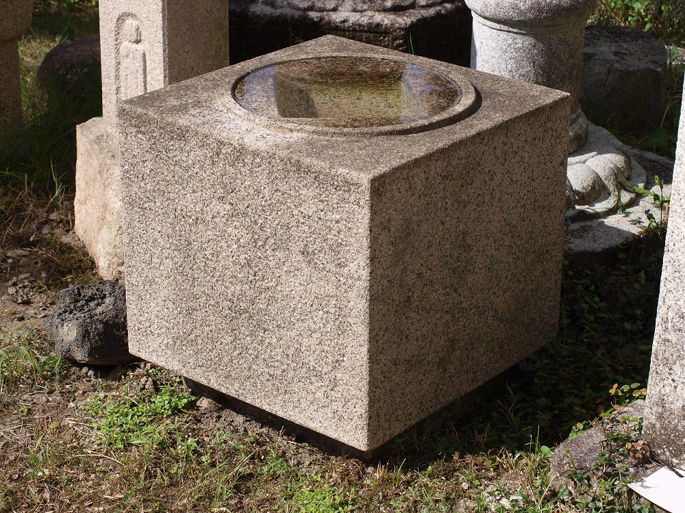 愛知県岡崎市の日本庭園石灯篭・水鉢蹲（つくばい）・石製品の製造販売