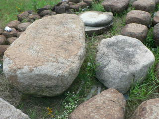 沓脱石 本御影石の製品案内愛知県岡崎市の石灯篭・水鉢蹲など石材製品