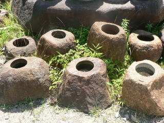 つくばい 甲州鞍馬石の製品案内愛知県岡崎市の石灯篭・水鉢蹲など石材