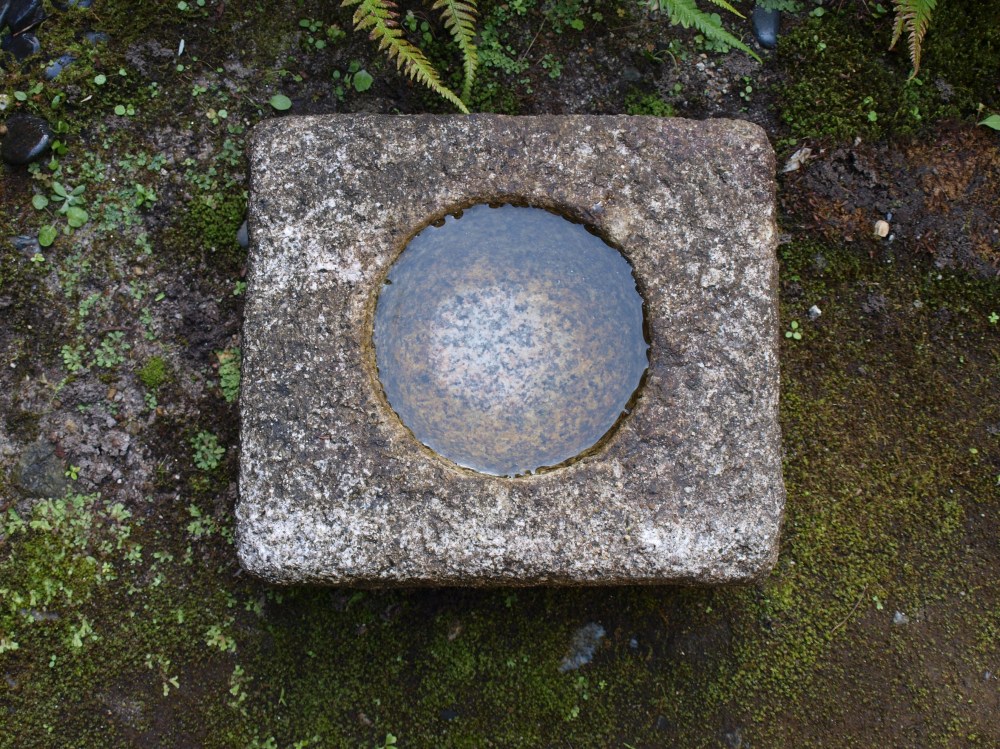 四角水鉢 32×28㎝の製品案内愛知県岡崎市の石灯篭・水鉢蹲など石材製品