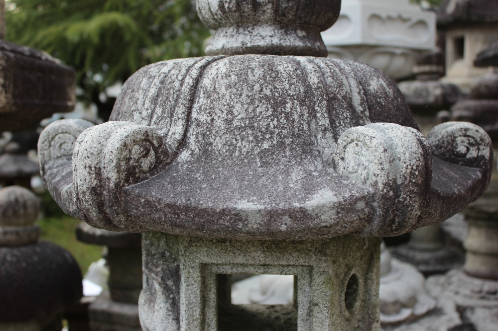 古代春日（夏山石）の製品案内愛知県岡崎市の石灯篭・水鉢蹲など石材