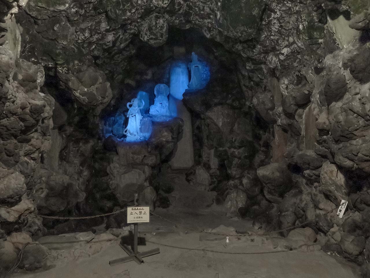 洞窟観音（群馬県高崎市石原町）- 日本すきま漫遊記