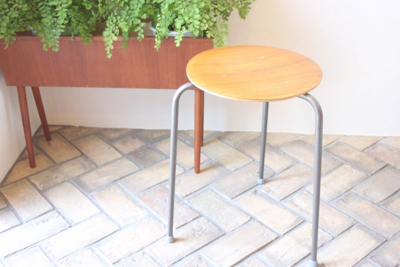 北欧ビンテージ家具 スウェーデン製 3本脚スツール チーク×スチール
