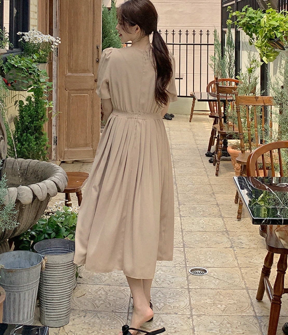 ゴールドフレームボタンプリーツ半袖ワンピース(1 ベージュ): PEACH