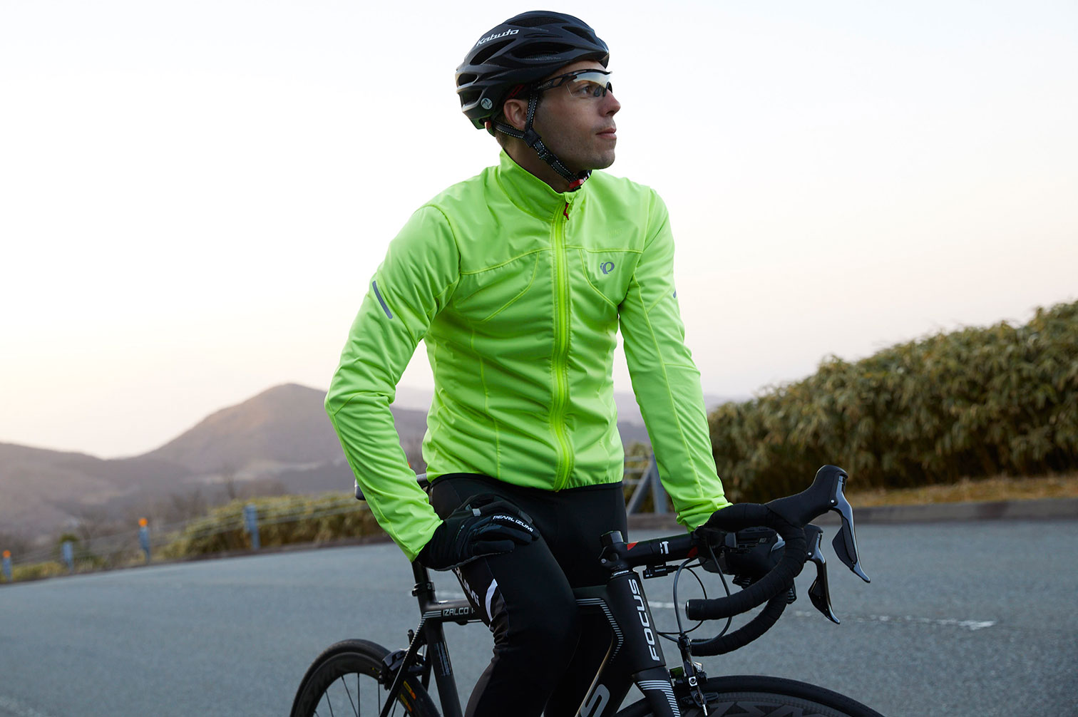 サイクルウェア 軽い、ムレにくい、携帯しやすい自転車専用設計