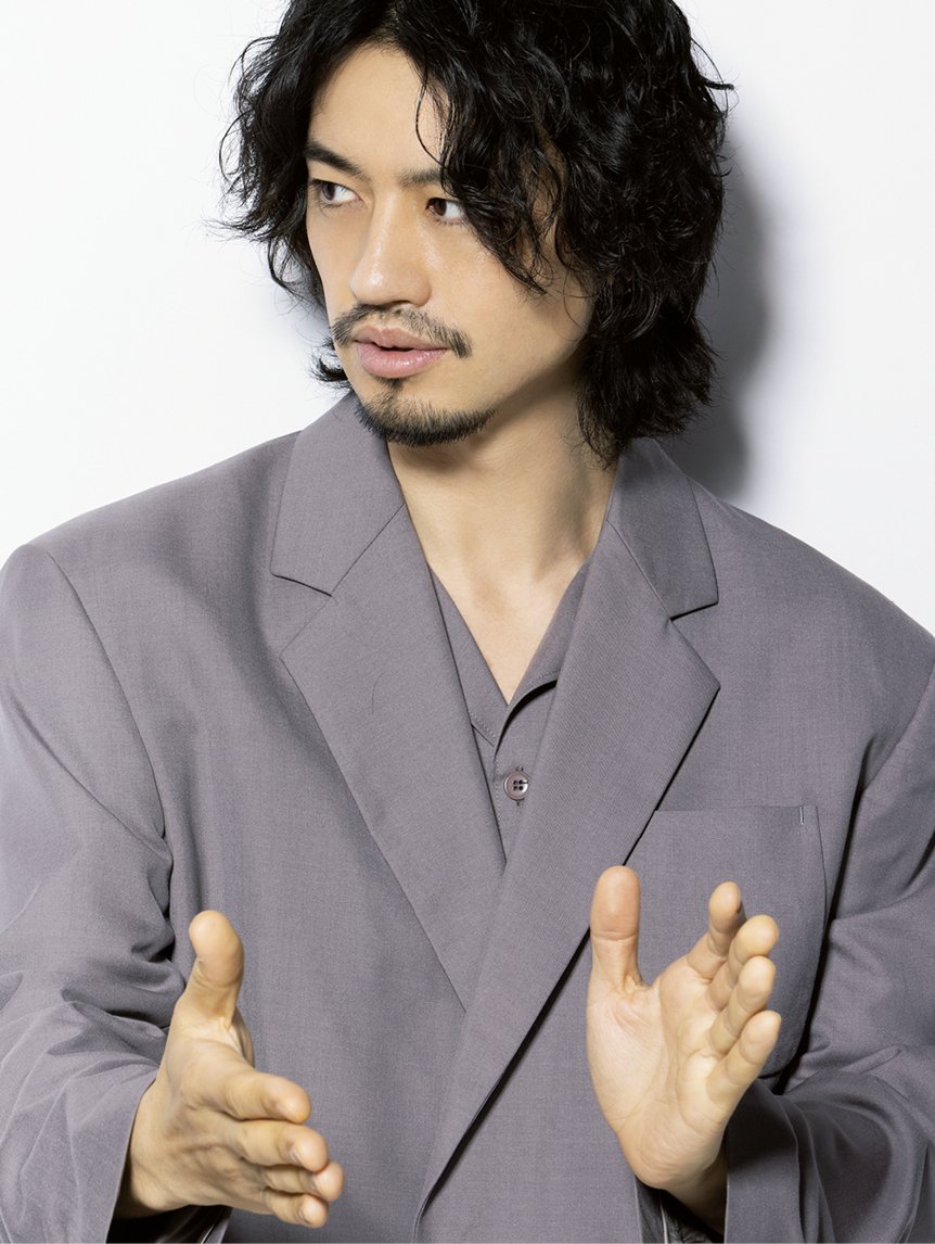 斎藤工×西島秀俊が語らう「ウルトラマンと仮面ライダー、ふたつの特撮