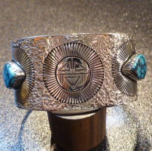 ナバホ Al・Nez トゥーファーキャスト オーバレイ&ターコイズ付 バングル