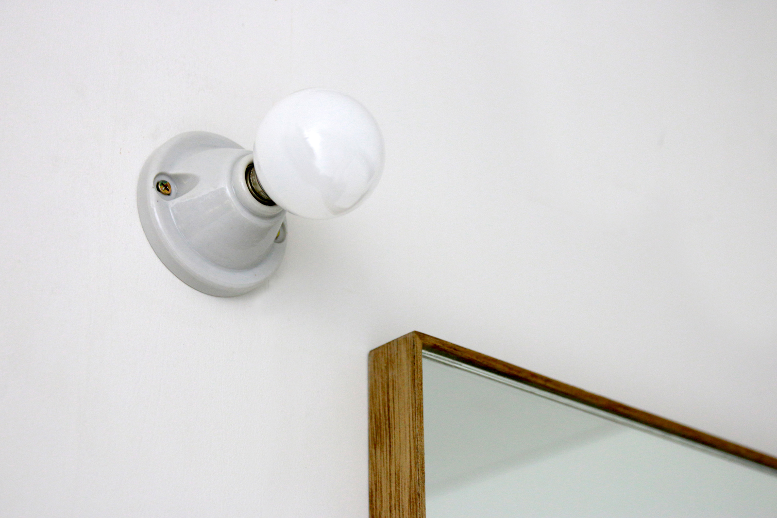 ミニ磁器レセップ E17 山型 | LT-BR013-01-G141 | 直付・ブラケット