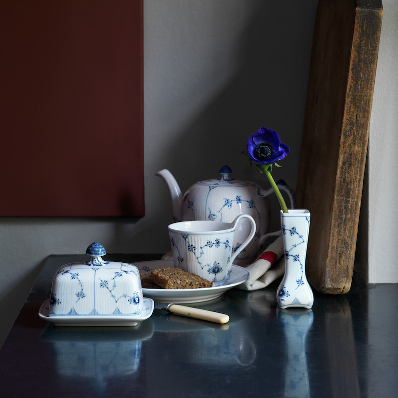 ブルーフルーテッド プレイン ティーポット 1000ml|ロイヤル