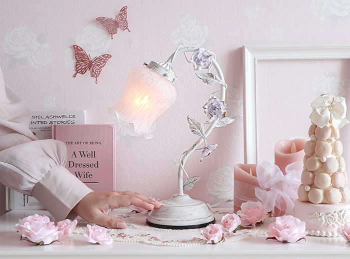 お部屋をやさしげに灯してくれる！大人かわいいスタンドライト特集