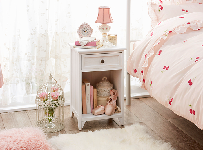 おやすみ前の自分だけの時間を快適に♪ナイトテーブル特集｜かわいい姫