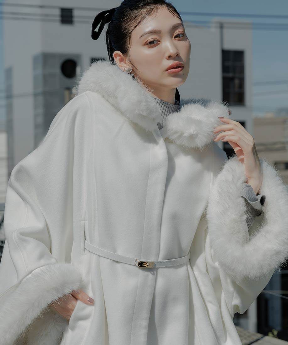 新品タグ付き 2024冬新作 ファー付きミドルケープコート ファー付き