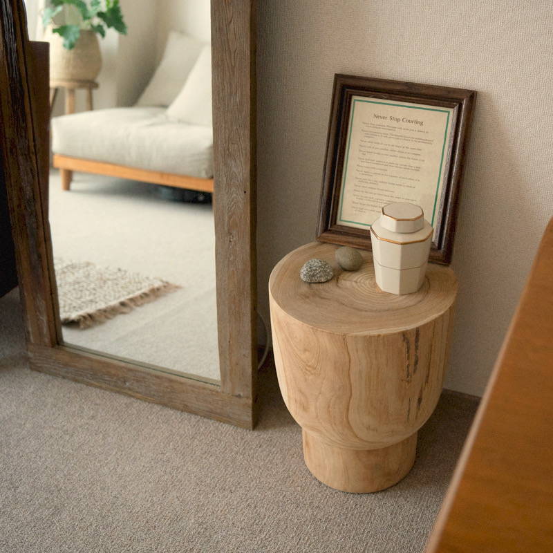 わたしの愛用品-まるで天然木のオブジェ使い勝手のよいサイドテーブル