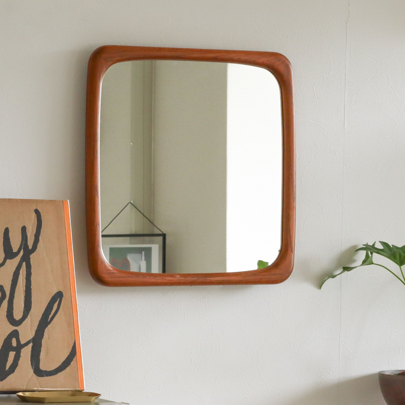 わたしの愛用品-北欧ヴィンテージな空間に美しい見心地のミラーをお