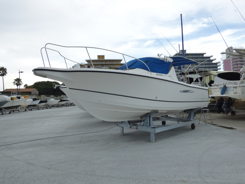 ヤマハ YF-27 展示場所：和歌山マリーナシティヨット倶楽部 中古艇