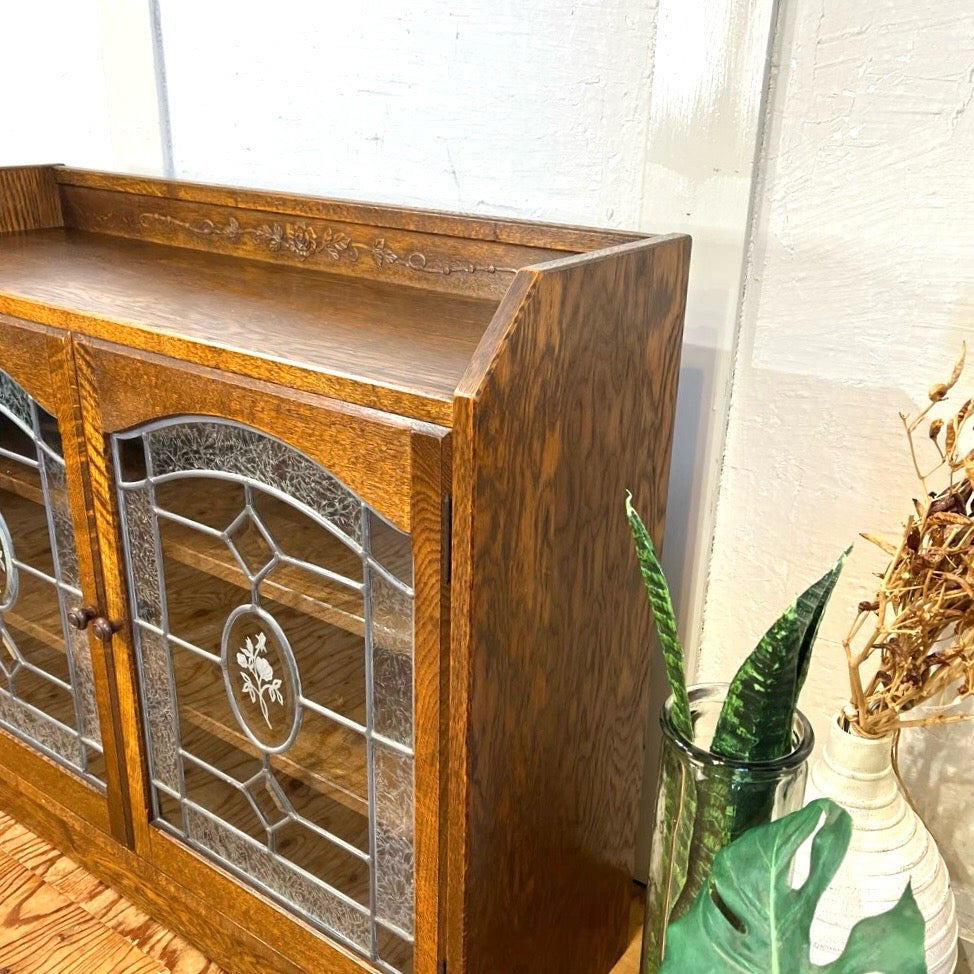 カントリーハウス 三越ブルージュ ステンドグラス扉のサイドボード