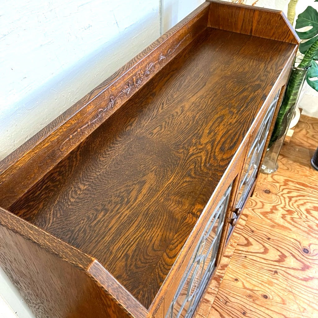 カントリーハウス 三越ブルージュ ステンドグラス扉のサイドボード