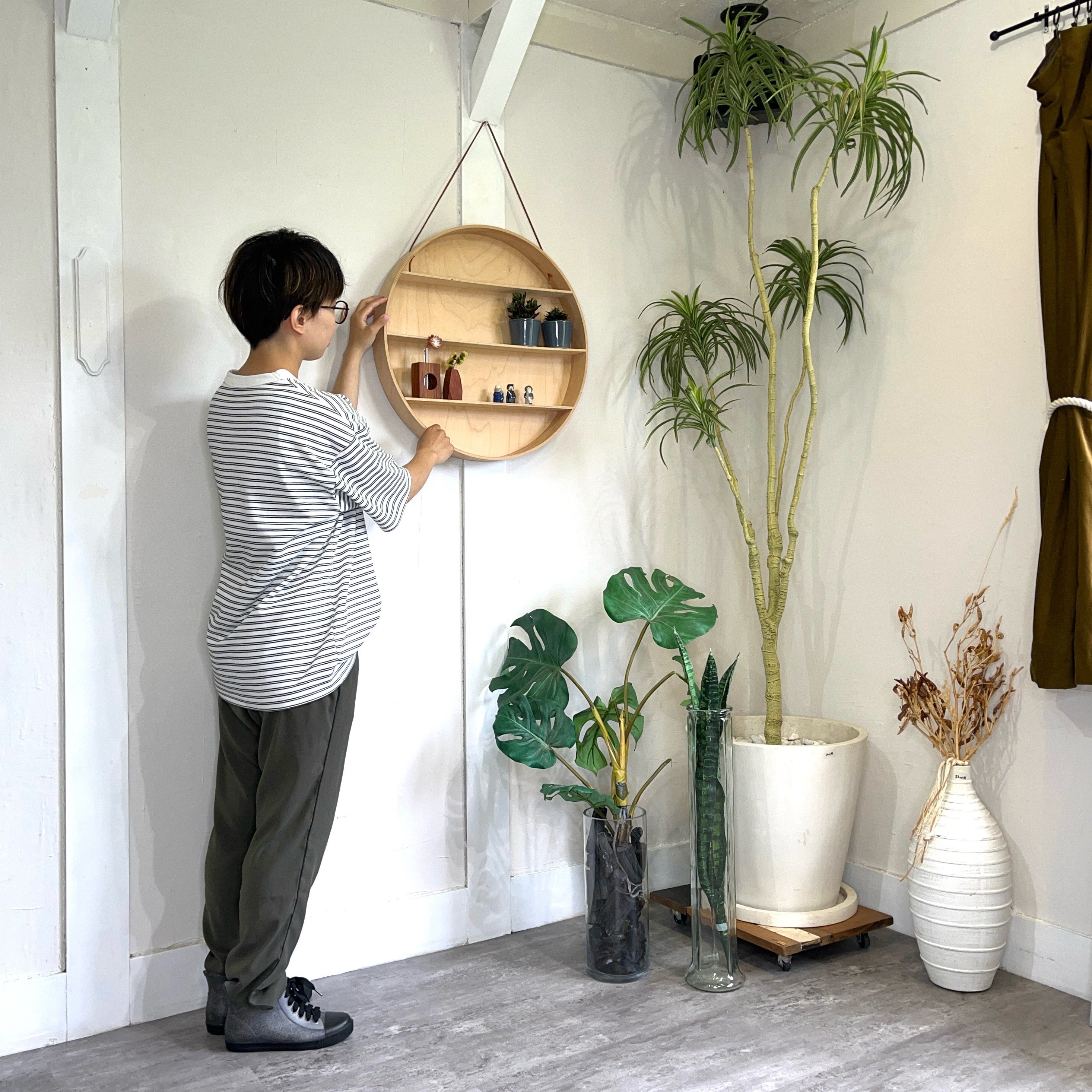 ファームリビング /シェルフ 壁掛け飾り棚 円形 中古 ウォールシェルフ