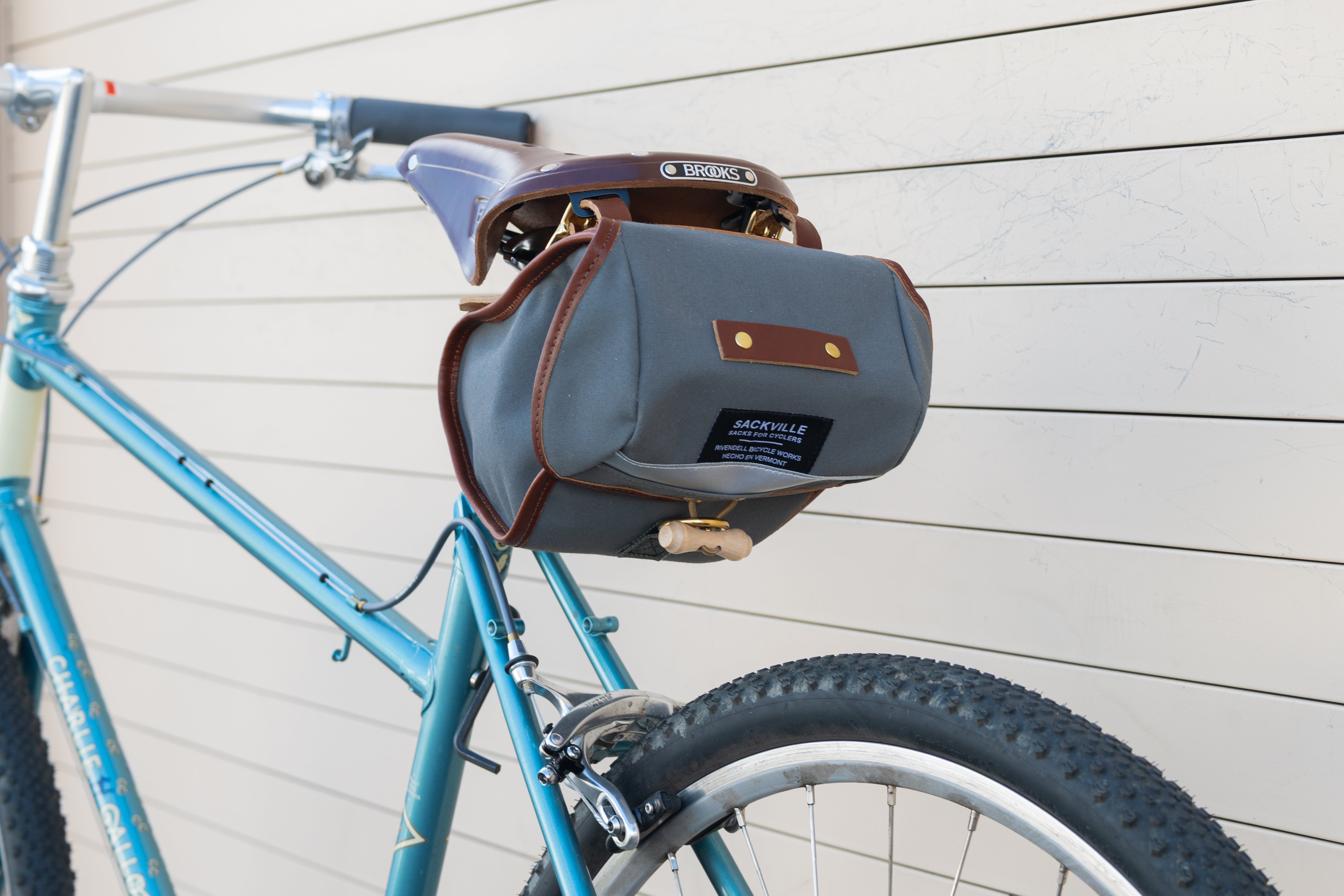 アクセサリー Rivendell Sackville SlimSuckerSaddleSack Sackville