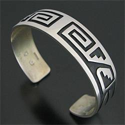 ホピ族 Griselda Saufkie ウォーターウェーブ オーバーレイ バングル