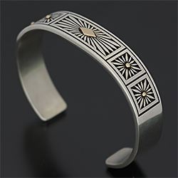 ナバホ族 Howard Nelson 14K サンバースト バングル 【送料無料】