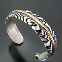 NAVAJO/ナバホ族 Harvey Mace/ハーヴィー・メイス イーグルフェザー