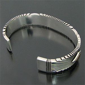 ナバホ族 Pat Bedonie サンバースト 14K バングル 【送料無料】