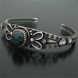 ナバホ族 Ivan Howard ビズビー ターコイズ スタンプワーク バングル