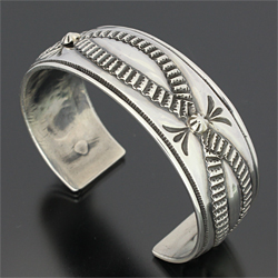 ナバホ族 Sunshine Reeves オールドスタイル バングル 【送料無料】