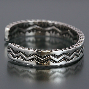 ナバホ族 Sunshine Reeves 4面スタンプ バングル 【送料無料】